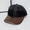 berretti da baseball in pelle nera