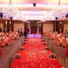 装飾的な花の花輪500pcsウェディングパーティーの装飾ロマンチックのための花の人工ローズフラワーペタル