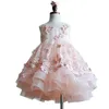 2021 Rosa Blumenspitze Blumenmädchenkleider für Hochzeiten Juwelenausschnitt Prinzessin Satin High Low Festzugskleider für kleine Mädchen Prinzessinnenkleid