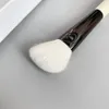 Face à pêche à la brosse de maquillage doux à la blush robuste poudre de montant de surligneur Cosmetics Bruss Brosse de beauté 8705366