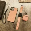 Telefonfodral Designer iPhone -fodral för iPhone 15 Pro Max 14 14Pro 14Plus 13 13Pro 12 Mini 11 Pro X Xs XR 8P Cover Three Piece Suit Earphone AirPods Pro Case Apple Watch Bands