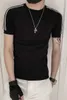 男性の夏のO-ネックカジュアルTシャツ通気性の快適なトップスティーストリートウェアの社会的な男性の服210527のためのニットストライプTシャツ