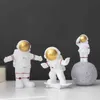 Astronauta Figurine Modern Home Decor Spaceman Moon Figure Ornamenti decorativi per desktop Resina Argento Cosmonauta Statue Uomo Regalo 211101