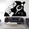 Banksy Vinyl Wall Decal Monkey met hoofdtelefoons één kleur chimpansee luisterend naar muziek in oortelefoons Street Graffiti Sticker 210615324A