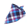 Hundkrafter Kläder Små Stora hundar Bandana Bibs Cat Scarf Tvättbar Bomull Plaid Printing Puppy Kerchief Pet Grooming Tillbehör