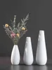 Vit Porslin Vase för blommor Nordic Home El Vardagsrum Inredning Matt Keramisk Planter Pot Shelf Matbord Ornament 211130