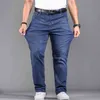 Högkvalitativ stretch plus stor storlek 29 - 44 48 90% bomull rakt denim jeans män kända varumärke våren 210723