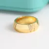 ヨーロッパアメリカファッションスタイルレディ女性真鍮彫刻 T レター 18 K ゴールドメッキローマ数字セッティングダイヤモンドリングリングサイズ US6-US9