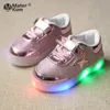Размер 21-30 Детская обувь со светодиодными фонарями Детские девочки мальчики бегущие светящиеся кроссовки сияющие подошвы обувь для маленького ребенка 210303