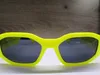 2022 Solglasögon för män och kvinnor sommarstil Unisex solglasögon Anti-Ultraviolett Retro Shield-lins Tallrik Helbåge Modeglasögon gratis medföljer paket 53mm