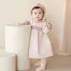 2pcs bébé fille robes smockées infantile smocks à la main robes enfants boutiques princesse vêtements enfant coton smock robe + chapeau 210615