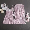 Fiklyc 브랜드 봄 새로운 도착 가짜 실크 목욕 가운 + 나이트 드레스 두 조각 가운 가운 가슴 패딩 레이스 패치 워크 Y200429