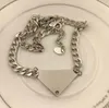 Collana con lettera in acciaio al titanio triangolo europeo e americano moda strada personalità hip hop semplice catena clavicola femminile alta3373498