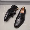 Mężczyźni Sukienka Buty Wiosna Moda Biznes Obuwie Ślubne Człowiek Comfy Skórzany Design Formalne Buty Mężczyźni Europa Styl Men Shoes99