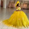 Superbes robes de Quinceanera jaunes dentelle appliques tulle perlé sur l'épaule fleurs faites à la main sur mesure Sweet 16 princesse Pageant robe de bal robe de bal vestidos