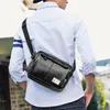 PU Läder Män Messenger Väskor Designer Shoulder Crossbody Väska för Man Handväska Man Liten Svart