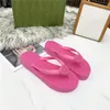 Dams tofflor designer strand flip flops badrum toffel klassisk spänne dekorativa sandaler plattform skor platt gelé kvinnors sko höga klackar 35-42