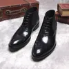 Stivaletti da uomo di lusso Scarpe in vera pelle Scarpe in pelle scamosciata moda con cuciture stringate con punta a punta Stivali da ufficio da sposa neri marroni