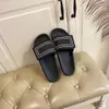 Strand tofflor män klassisk platt sommar lat designer tecknad film stora huvud flops läder mens glidbanor hotell bad kvinnor skor dam sexiga sandaler stor storlek 35-46