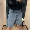 Za sommar rippade denim shorts kvinnor hög midja oavslutad ben vintage jeans mode framknapp kvinna blå korta byxor 210602