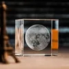 Dekorativa föremål Figurer Crystal 3D Laser Graved Moon Figurin Glass Cube Ornament Home Desk Decoration Hantverk Pappersvikt Astronom