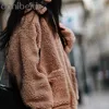 Taglie forti Giacca autunno inverno in pelliccia sintetica Cappotto casual da donna Moda femminile Cappotti larghi in peluche Streetwear Capispalla 210604