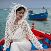 Splendida tuta guaina spiaggia abiti da sposa scollo a V abiti da sposa con cappuccio avvolgere piuma maniche lunghe bohemien vestido de novia