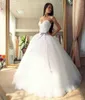 Strapless Lace Ball Gown Bröllopsklänningar med Appliques Sweetheart Neck Sweep Train Lace-Up Back Plus Size Bridal Gowns