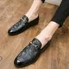 로퍼 남자 신발 패션 클래식 편안한 봄 2021 인쇄 PU 가죽 캐주얼 비즈니스 신발 가을 단순성 라운드 발가락 DH532