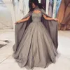 Robes de soirée grises avec Cape Elegant Off the épaule en dentelle Applique de balle perle en tulle Custom Made Prom Celebrity Party Robe 403