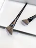 PRO Blush Makuep Brush 93 Setole morbide Contorno angolato Blush in polvere Sculpting Cosmetici Strumenti di bellezza2135526