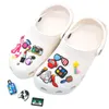 wholesale MOQ 1000pcs stili opzionali Charms per scarpe 2D Morbido pvc moda anime Accessori per scarpe intasare Decorazioni adatte per bambini bracciali sandali per feste