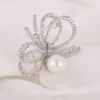 2021 Ss Big Fresh Water Pearl Bowknot Bling Full CZ Stones Bridal Fashion Smycken Scarf Pin Brosch