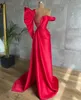 Sjöjungfru elegant röd satin prom klänningar från axel framdelad spets pärlor plus storlek formell kväll ocn klänningar vestidos de novia