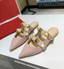 New Top Leather Designer Womens Flat Slippers Fashion Oversized Golden Rivets Sexy Ladies Slides Sandals Fashion Wedding Party Mul9470851