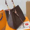 Geldbörsen Handtaschen Frauen Einkaufstasche Mikrofaser -Ledermaterial Bestseller Damen Umhängetaschen Seriencode With Box Schal