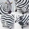 Nordic Ins Fat Zebra Resin Animal Figurines Ornaments Modell Skrivbord Dekor Heminredning Tillbehör Modernt rum 211108