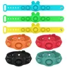5 verschiedene Stile. Fidget-Spaß und stressabbauendes Spielzeug bei der Arbeit durch Einschalten des Flip-Key-Ring-Puzzles, Drücken des Finger-Schaumband-Silikon-Armband-Spielzeugs