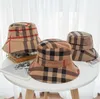 5Color Bucket Hat Wide Brim Hats Suede Fabric Fashion Stripe Grid Brand Women Nylon Autumn Spring Foldbar Fisherman Sun Cap Travel Sunshade