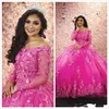 2023 Fuchsia Floral Princesse Quinceanera Robes Bateau Cou À Manches Longues En Dentelle Appliques Balayage Train Robe De Bal Filles Noires Brithday Prom Party Sweet 16 Robe Rose Rouge