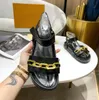 Direktförsäljning! Kvinnors Sandaler Mode Guldkedja Skriv ut Läder Flat Slippers Luxury Show Party Sexig Flat Shoes Beach Shoe Matching Box 35-41