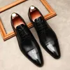 Mens artesanais de couro genuíno sapatos formais apontados toe Oxford Italiano Bullock Bullock Cinzelado Sapatos de Negócios Homens G43