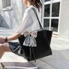 Shoppingkassar Designerväska Kvinnor Tote Tote Shoulder Blanc Sac En Toile Torebka Damska Duza Beach Travel Bolsos Grandes Casual 220309