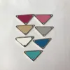 Nuovo arrivo metallo triangolo in pelle lettera accessori gioielli fai da te accessori triangolo multicolore per borsa gioielli panno all'ingrosso