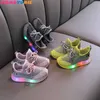 Taille 21-30 Enfants Respirant Antidérapant Baskets Lumineuses Baskets pour Garçons Filles Led Light Up Chaussures Bébé Glowing Casual Chaussures G1025