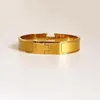 2022 Högkvalitativ designer Design Bangle Rostfritt stål Guldspänne Armband Mode Smycken Män och Kvinnor Armband