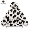 Aolamegs Mignon en forme de coeur Imprimer Lambswool Veste d'hiver Hommes Poches à cordon Fermeture à glissière à capuche High Street Couple chaud Streetwear 210927