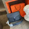 Outdoor Flap Messenger Bag M30411 Vit 30413 Luxurys Designers Messenger Bag Taga Läder Monograms Eclipse Canvas Handbag Purse Tote