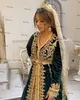 Marokański Kaftan Wieczór Formalne Suknie Hunter Green Velvet Gold Lace Aplikacja Muzułmańska Z Długim Rękawem Islamski Dubaj Prom Dress Rat