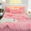 Luxe pure kleur pluche shaggy warme fleece meisje beddengoed set nertsen fluwelen dubbele dekbedovertrek set bed rok kussensloop huis textiel 210706